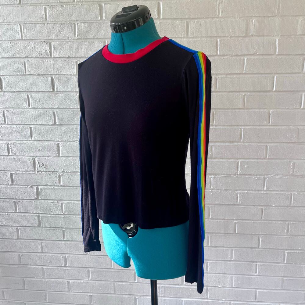 Vintage 90s/Y2K rue21 long sleeved rainbow racer stripe T-shirt